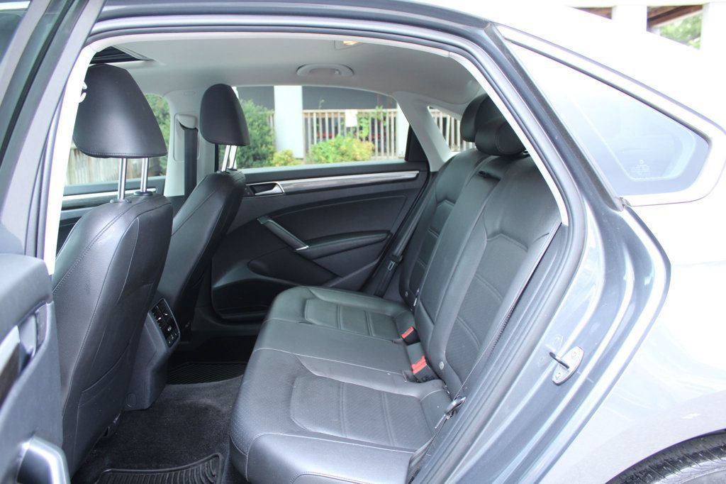 Used 2017 Volkswagen Passat 1.8T SE FWD image 32