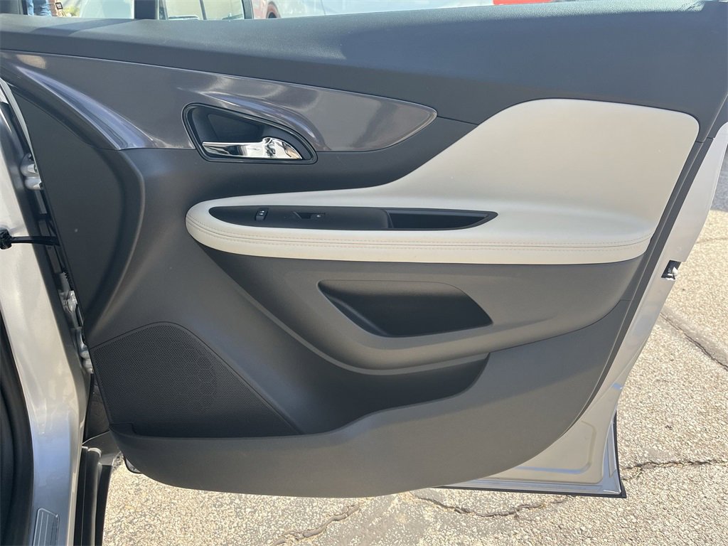 Used 2021 Buick Encore Preferred w/ Safety Package image 34