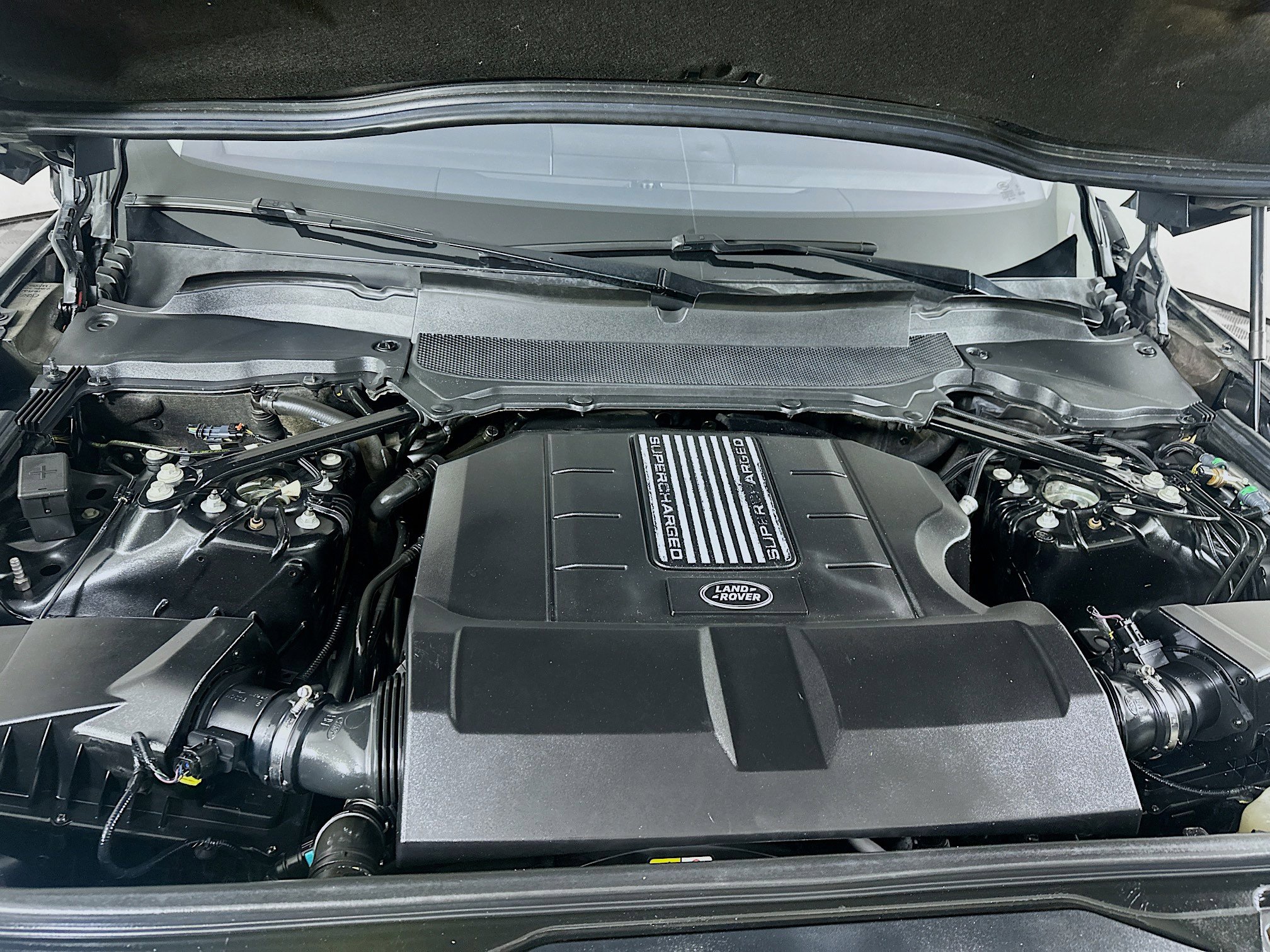Used 2019 Land Rover Discovery HSE image 36
