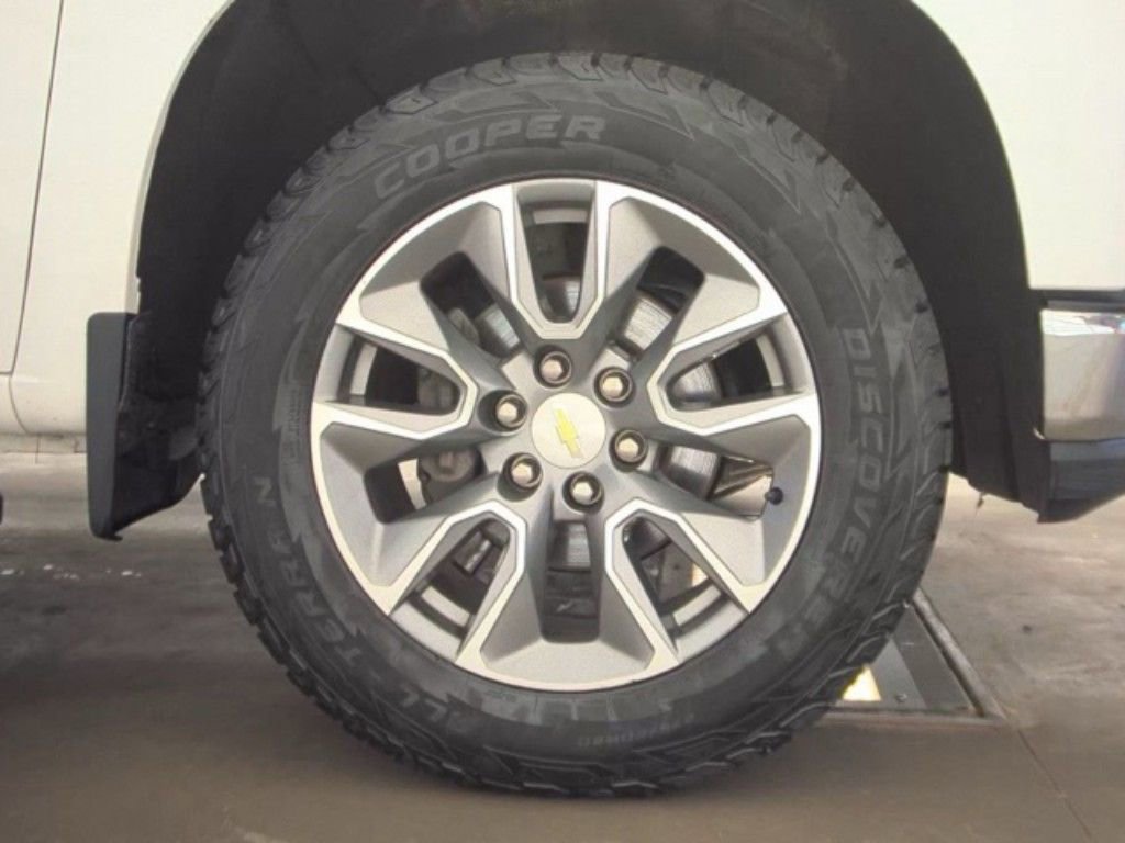 Used 2020 Chevrolet Silverado 1500 LT image 20