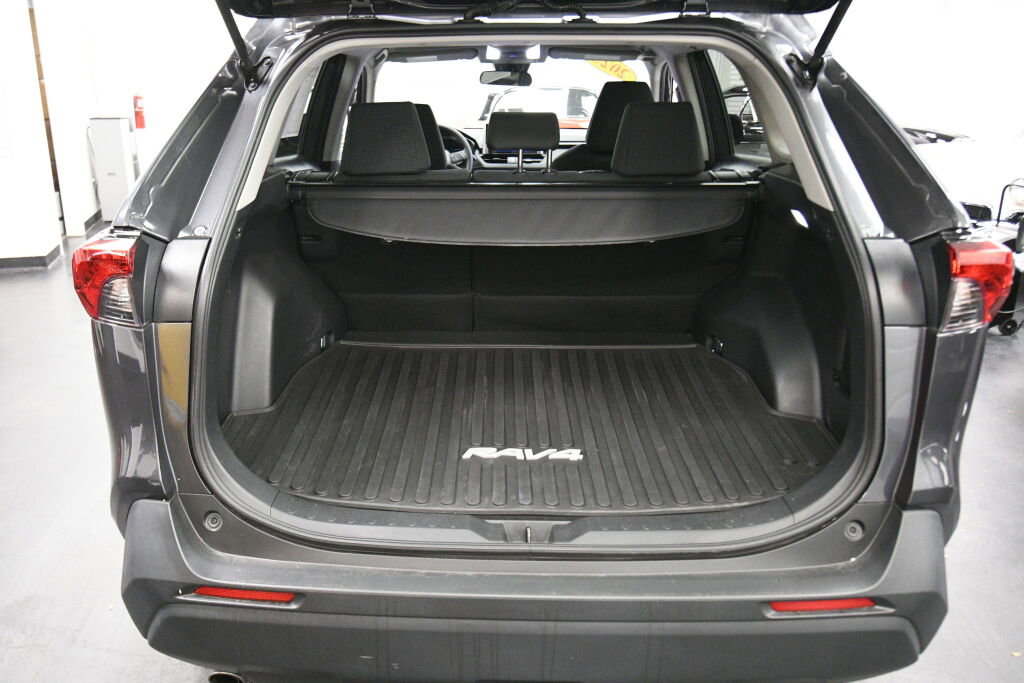Certified 2023 Toyota RAV4 LE image 21