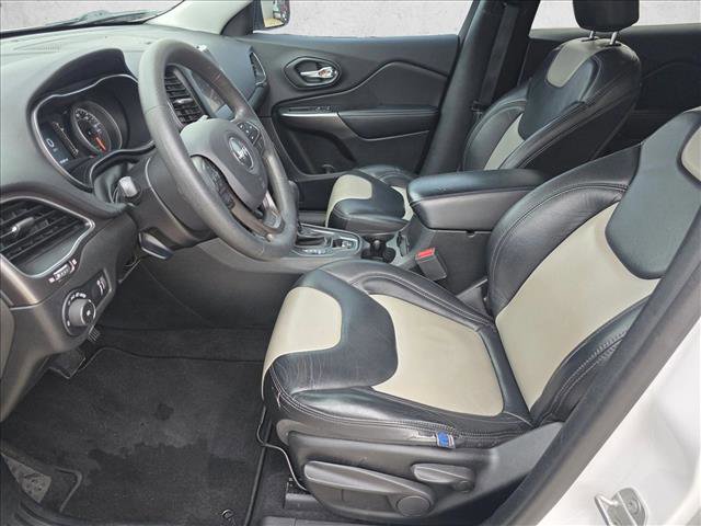 Used 2019 Jeep Cherokee Latitude w/ Popular Appearance Group image 12