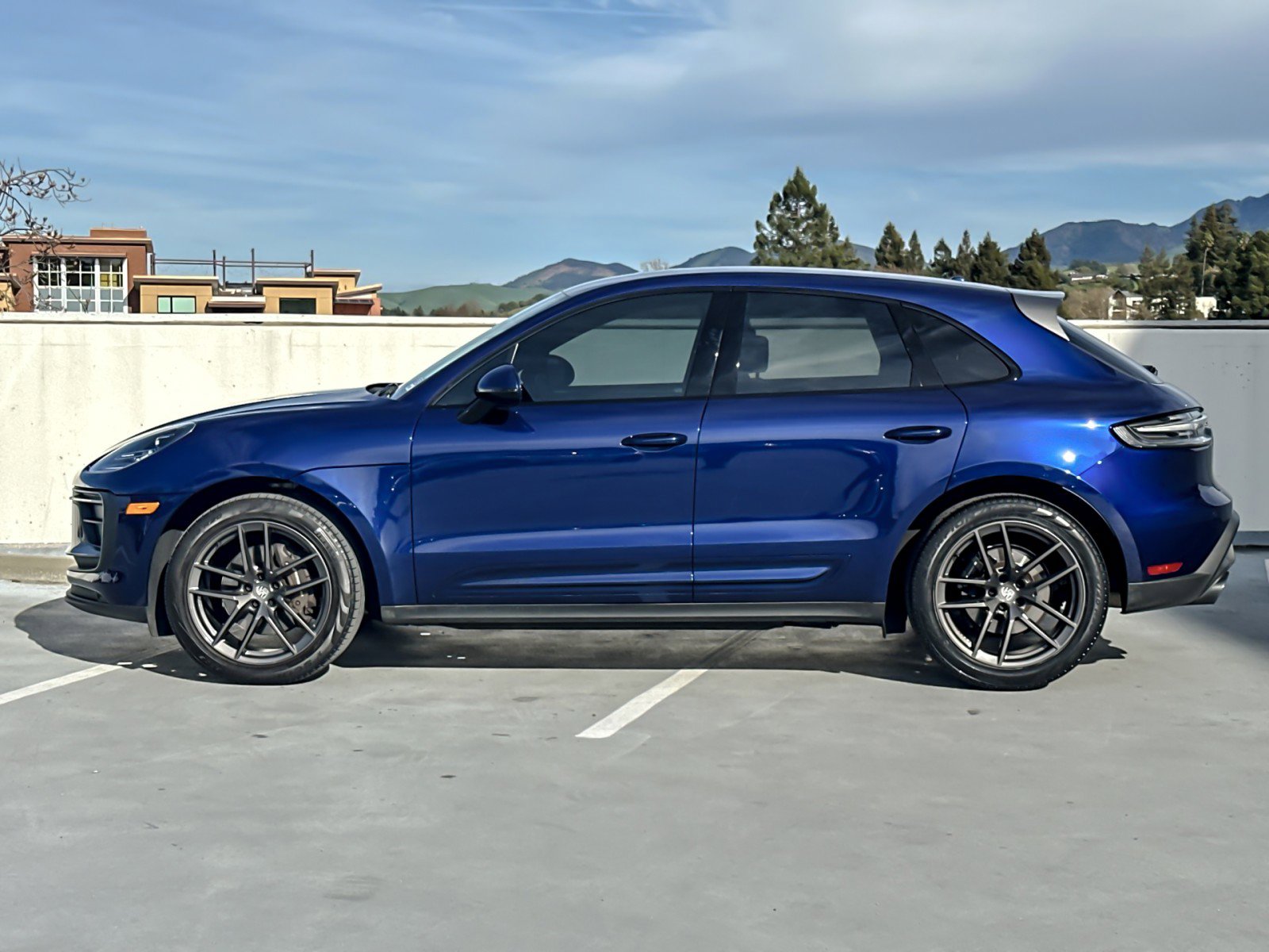 Used 2023 Porsche Macan Turbo image 2