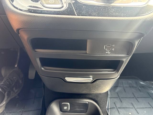 New 2027 Chrysler Pacifica Select w/ Family Tech Group AWD/4WD image 39