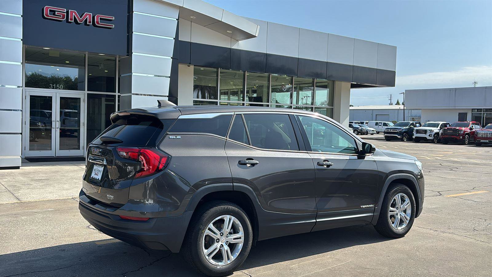 Used 2019 GMC Terrain SLE w/ LPO, Floor Liner Package FWD image 7