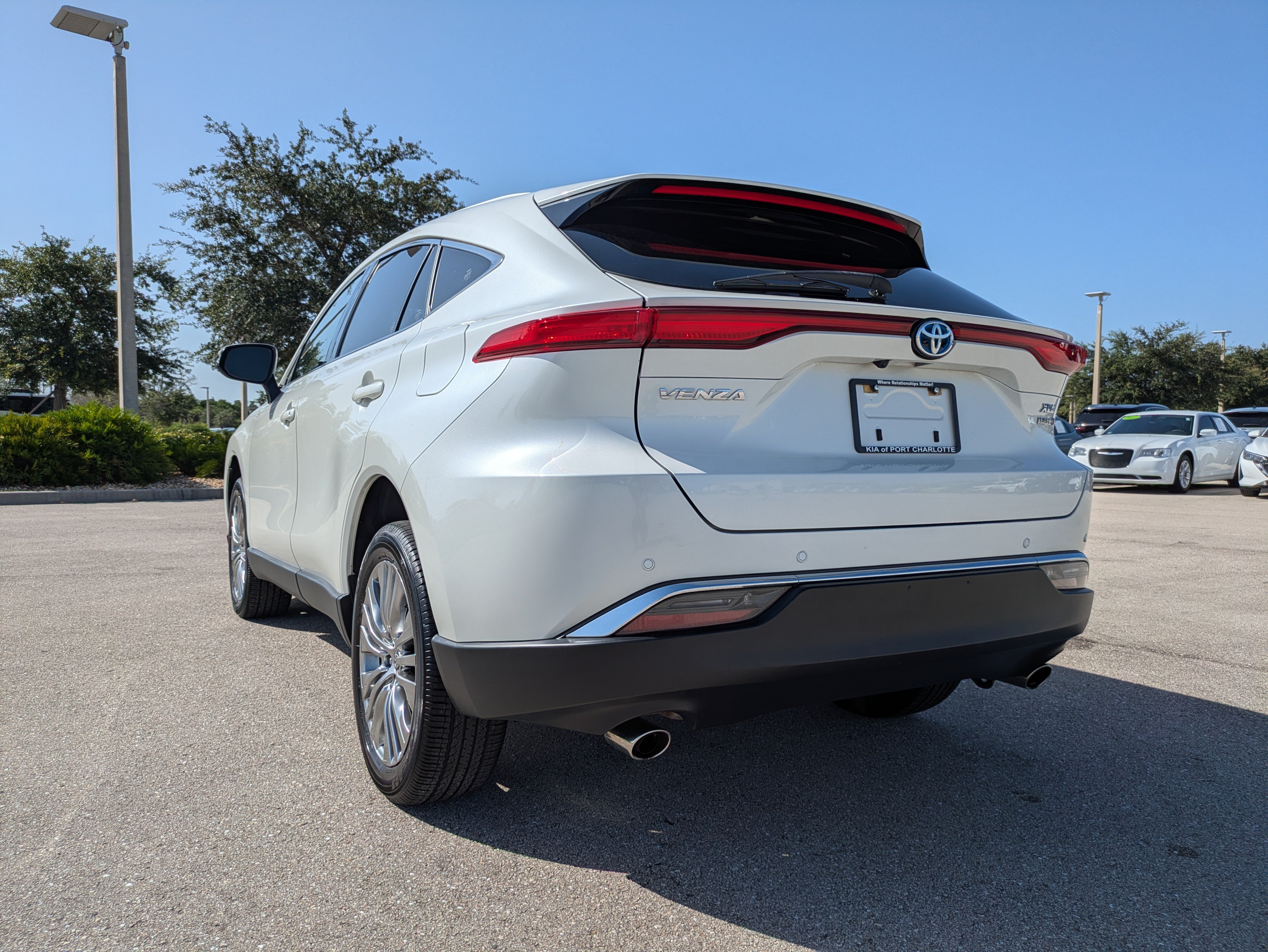 Used 2022 Toyota Venza XLE AWD/4WD image 6