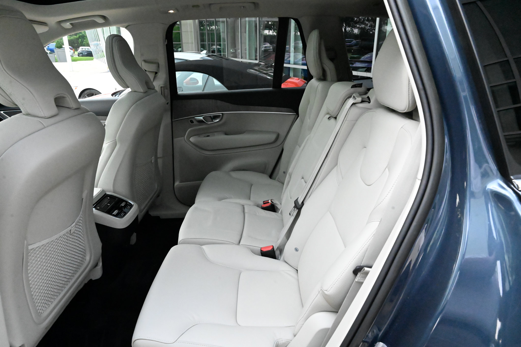 Used 2023 Volvo XC90 B6 Plus AWD/4WD image 38