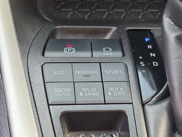 Used 2025 Toyota RAV4 XLE AWD/4WD image 23
