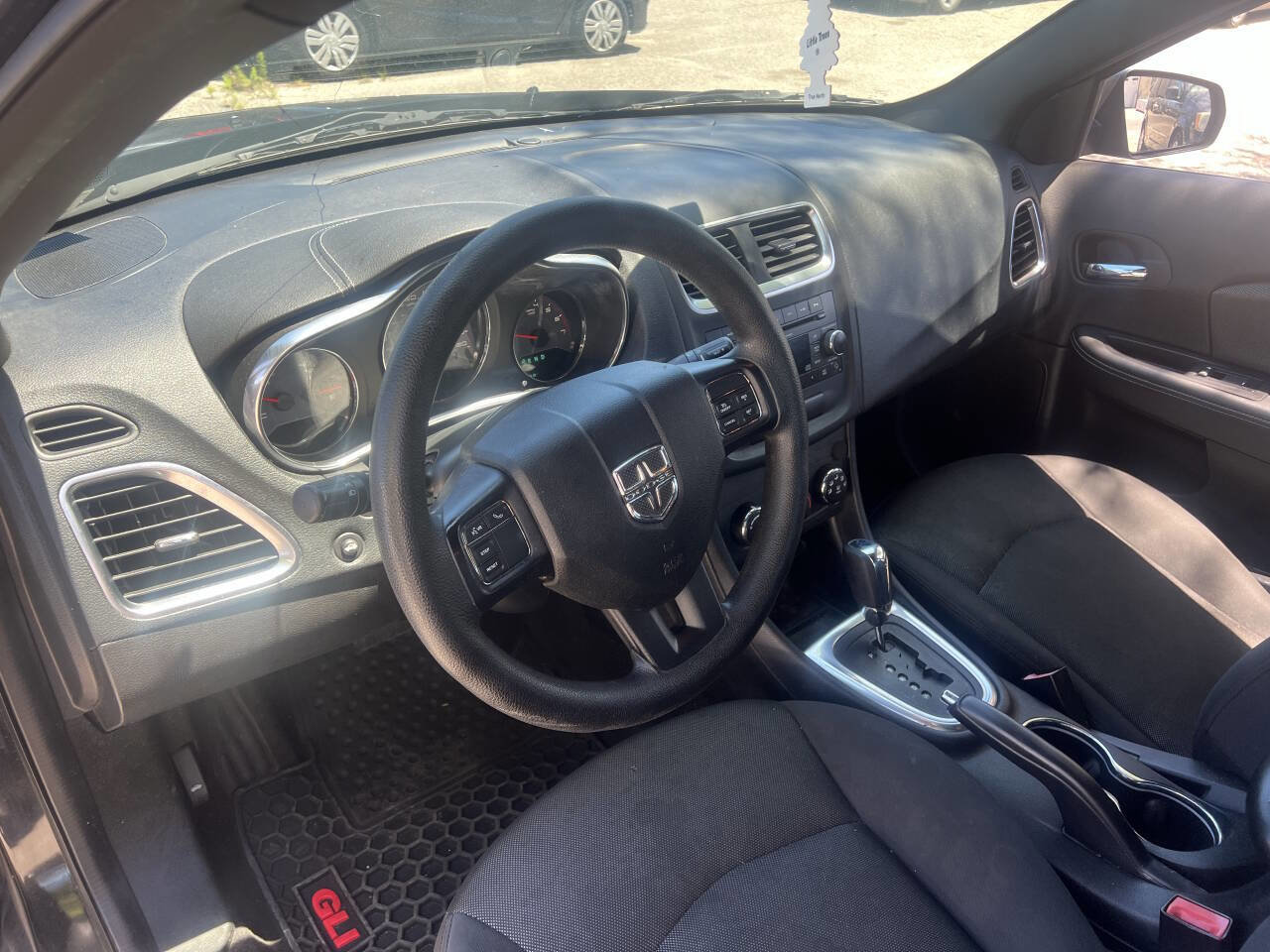 Used 2013 Dodge Avenger SE FWD image 11