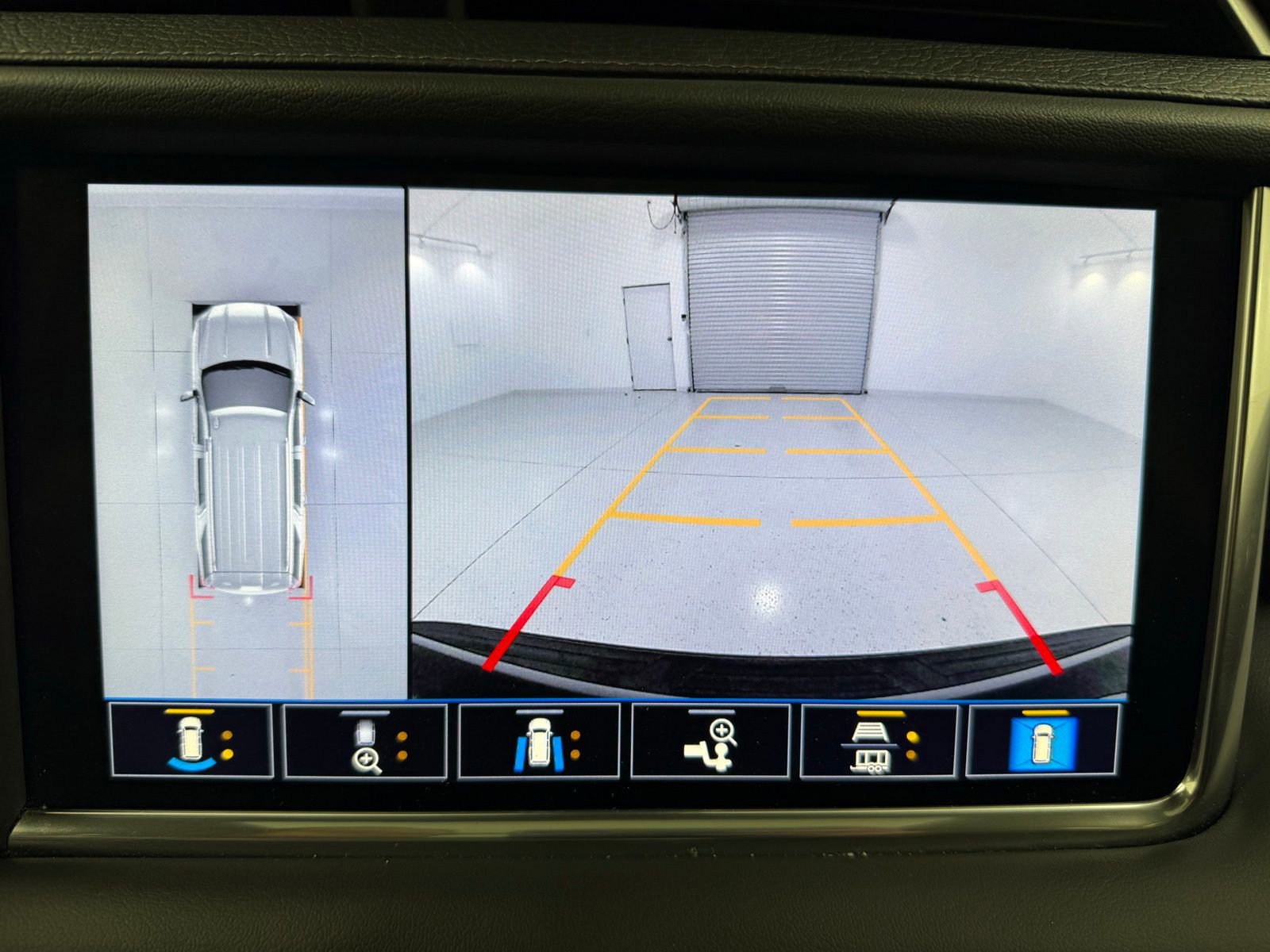 Used 2021 GMC Yukon Denali w/ Denali Premium Package image 21