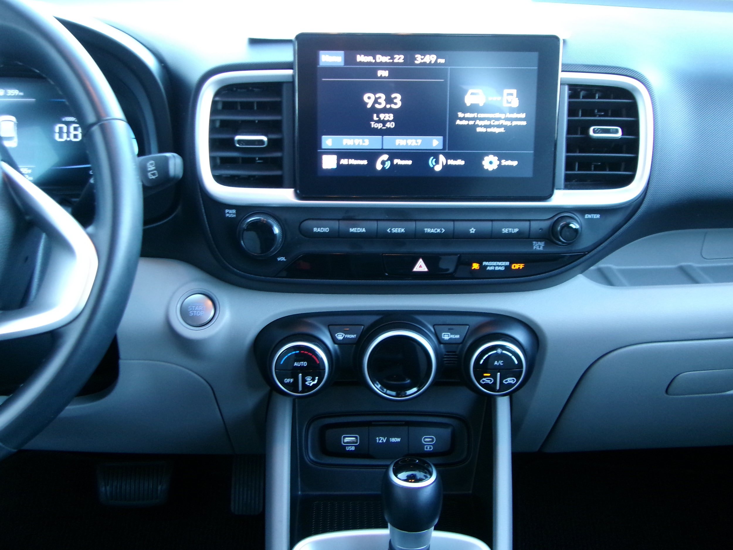 Used 2024 Hyundai Venue SEL FWD image 15