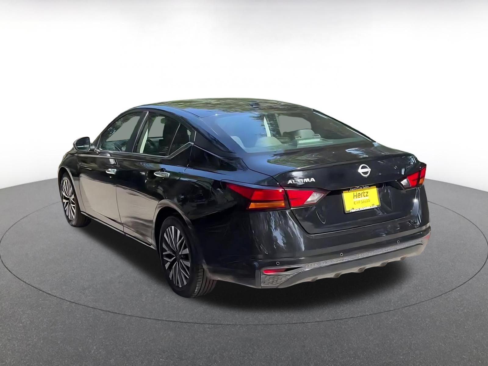 Used 2025 Nissan Altima 2.5 SV FWD image 9