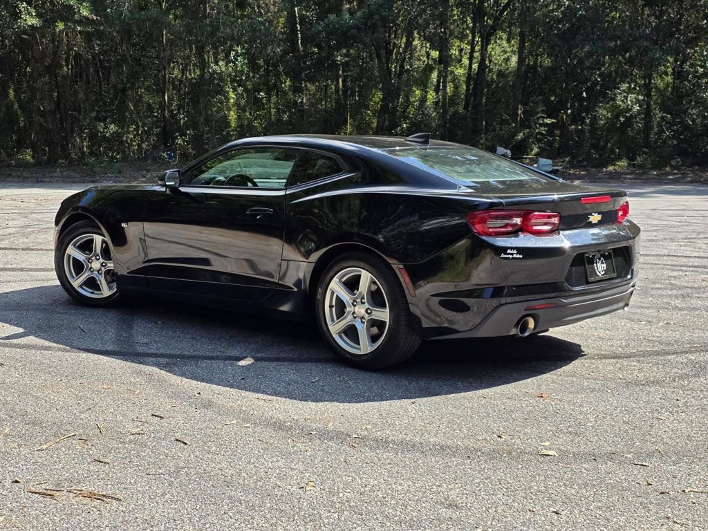 Used 2023 Chevrolet Camaro LT RWD image 4
