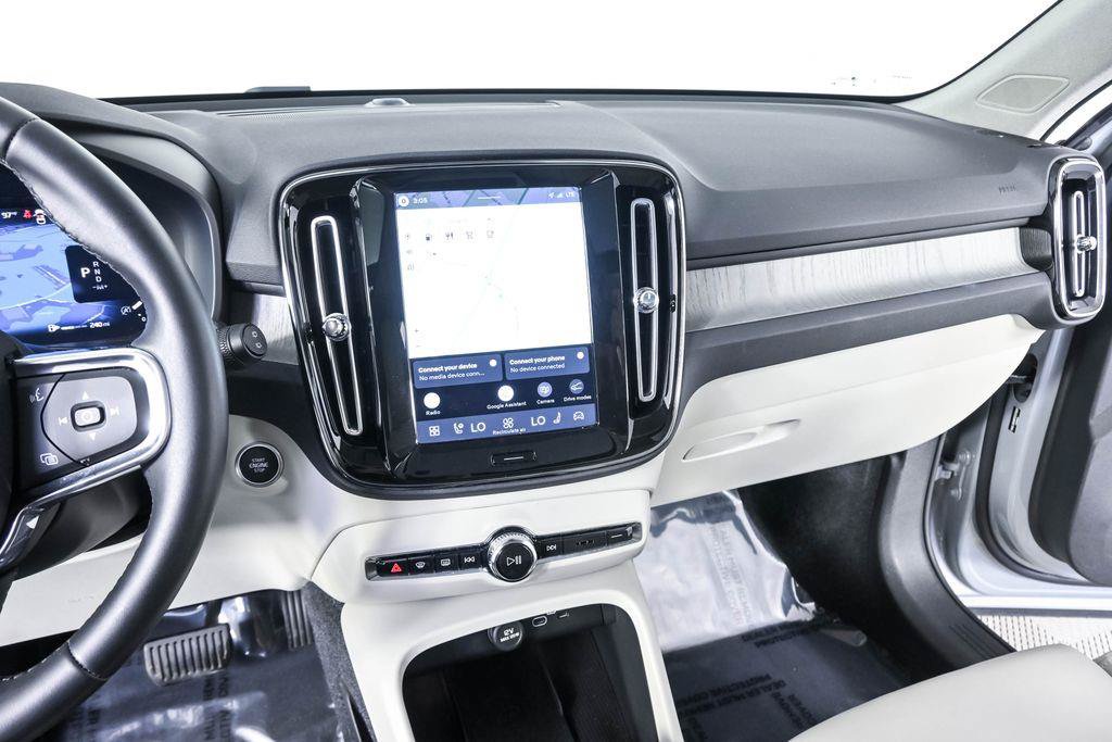Certified 2026 Volvo XC40 B5 Plus AWD/4WD image 14