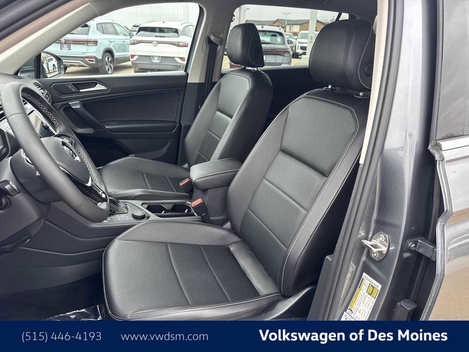 Used 2021 Volkswagen Tiguan SE w/ Panoramic Sunroof Package image 11