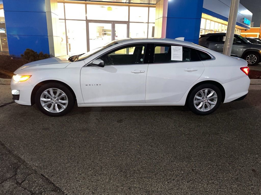 Used 2023 Chevrolet Malibu LT image 2