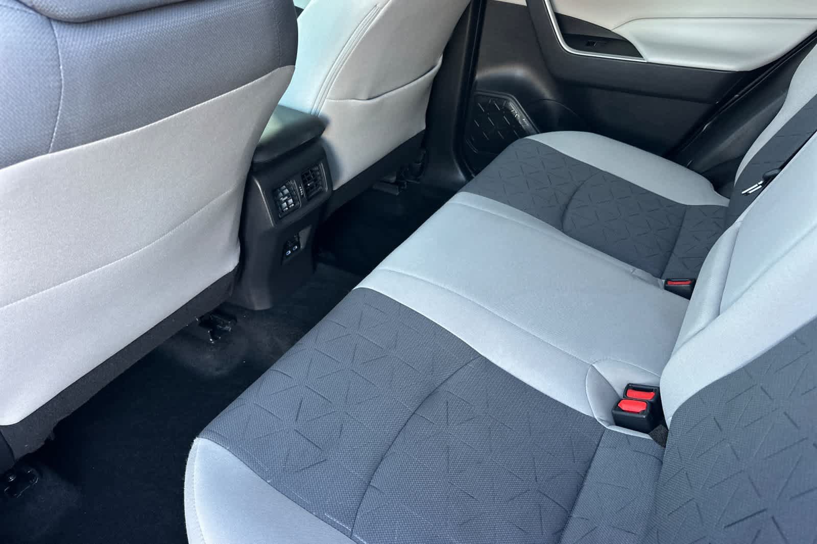 Used 2022 Toyota RAV4 XLE w/ Convenience Package AWD/4WD image 4