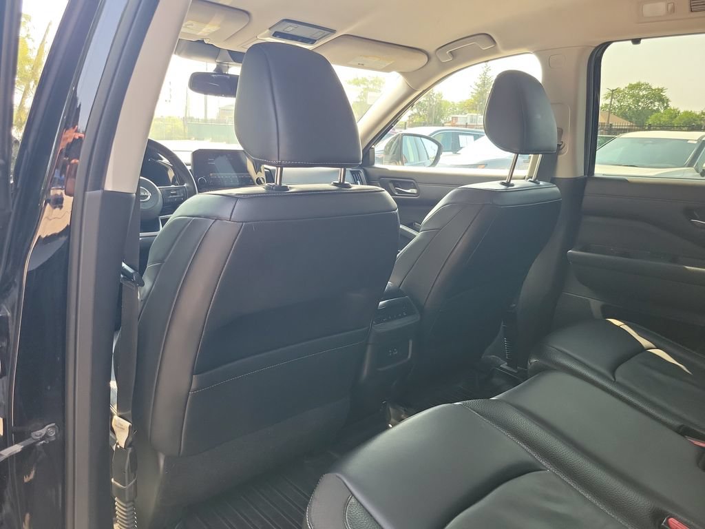 Used 2022 Nissan Pathfinder SL AWD/4WD image 10