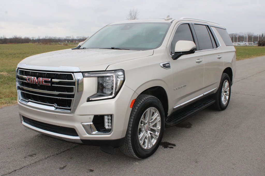 Used 2023 GMC Yukon SLT w/ SLT Luxury Package image 3
