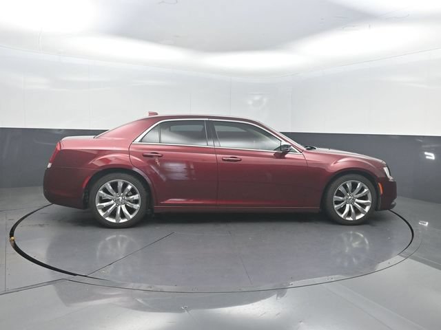 Used 2019 Chrysler 300 Touring w/ Chrome Appearance Package RWD image 31