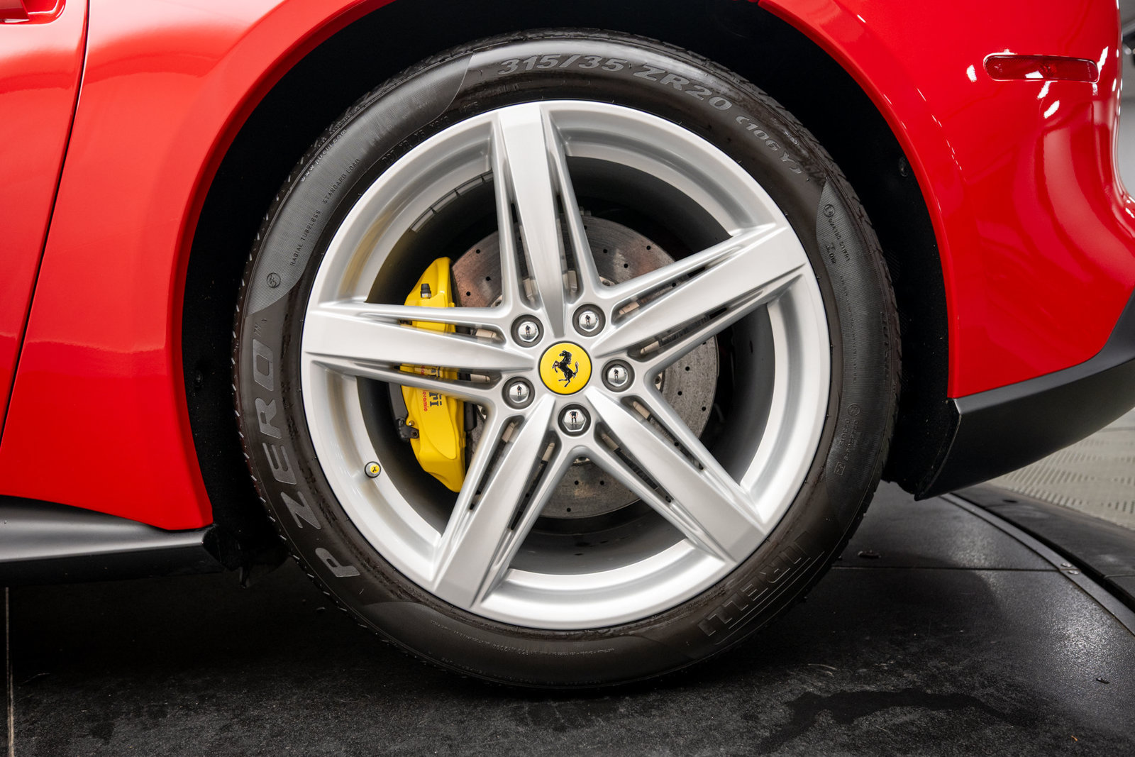 Used 2016 Ferrari F12 Berlinetta RWD image 34