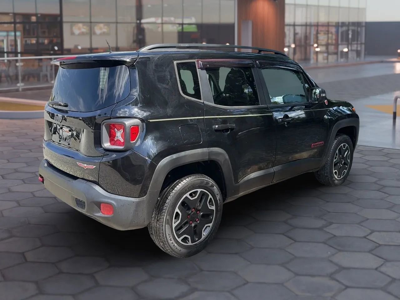 Used 2017 Jeep Renegade Trailhawk AWD/4WD image 14