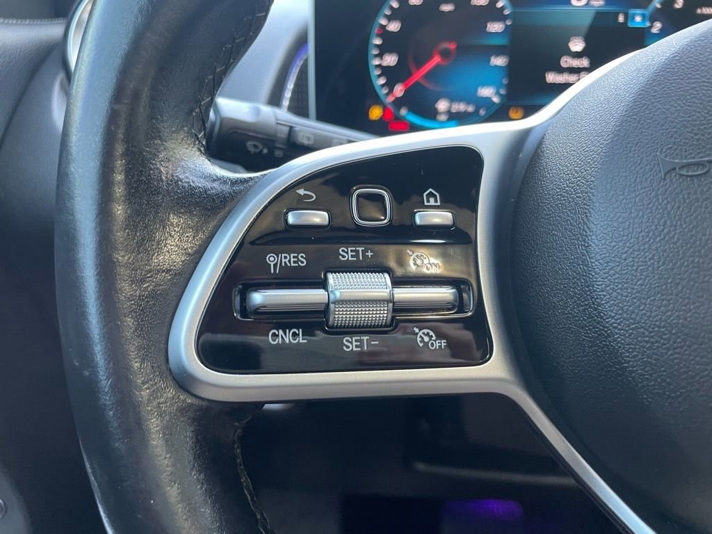 Used 2021 Mercedes-Benz GLB 250 4MATIC w/ Premium Package image 7