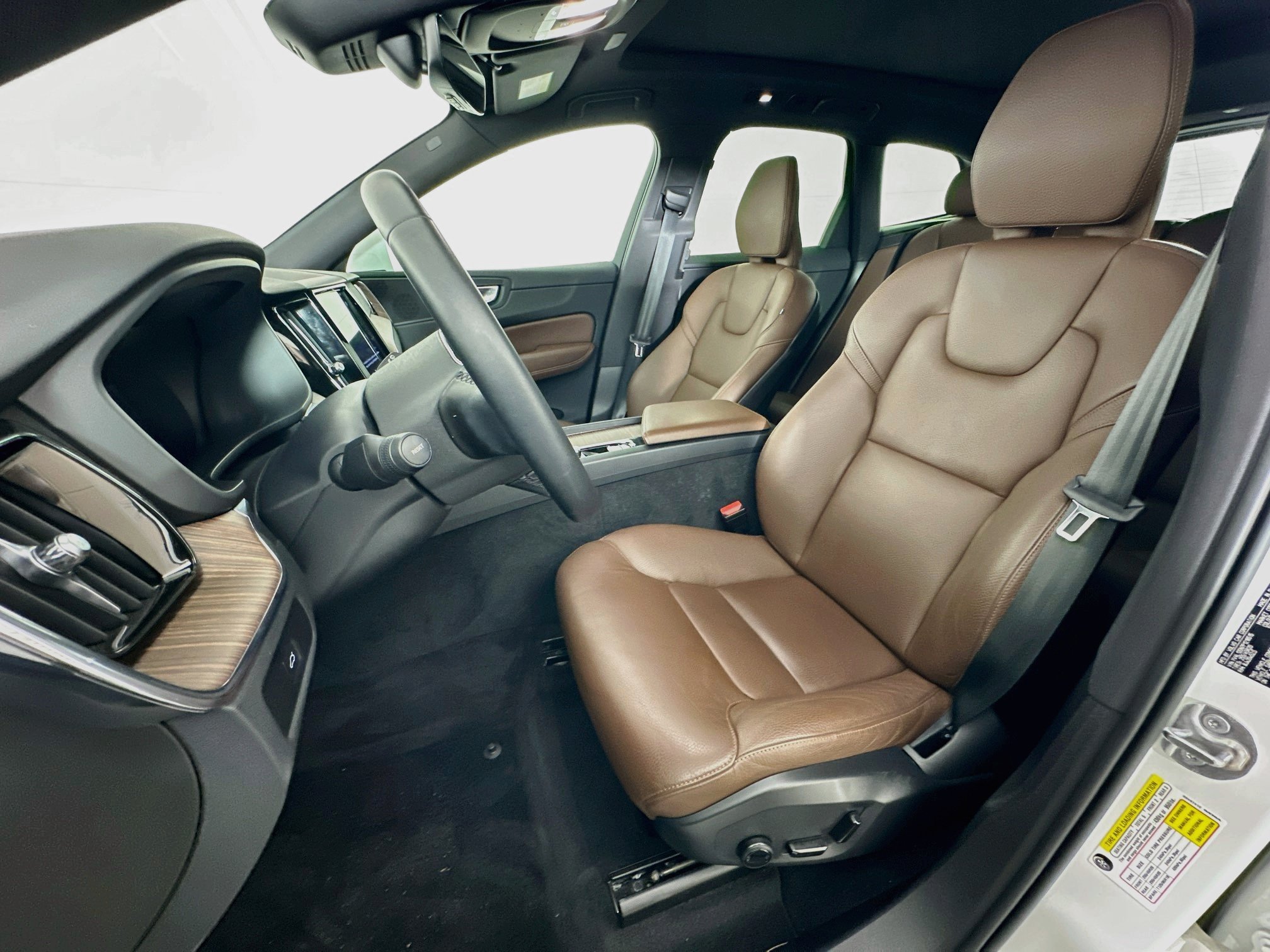 Used 2023 Volvo XC60 B5 Plus w/ Protection Package Premier FWD image 13