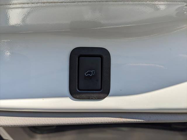 Used 2017 Toyota Highlander Plus w/ Protection Package #3 AWD/4WD image 6