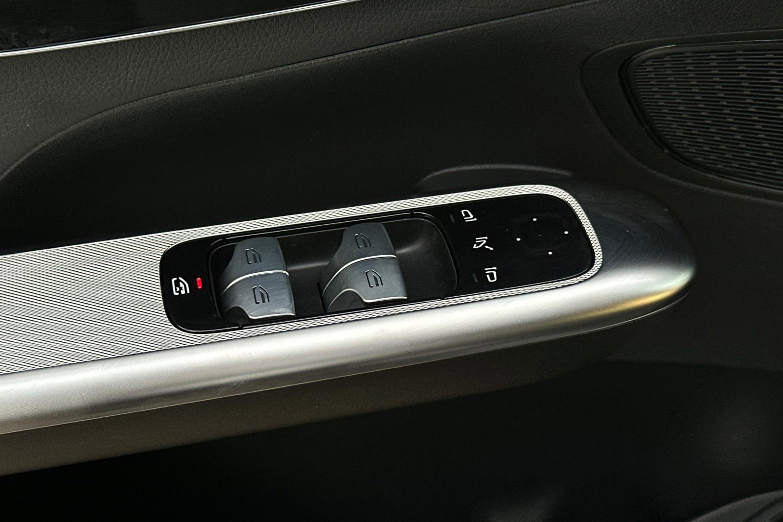 Certified 2025 Mercedes-Benz GLC 300 4MATIC image 27