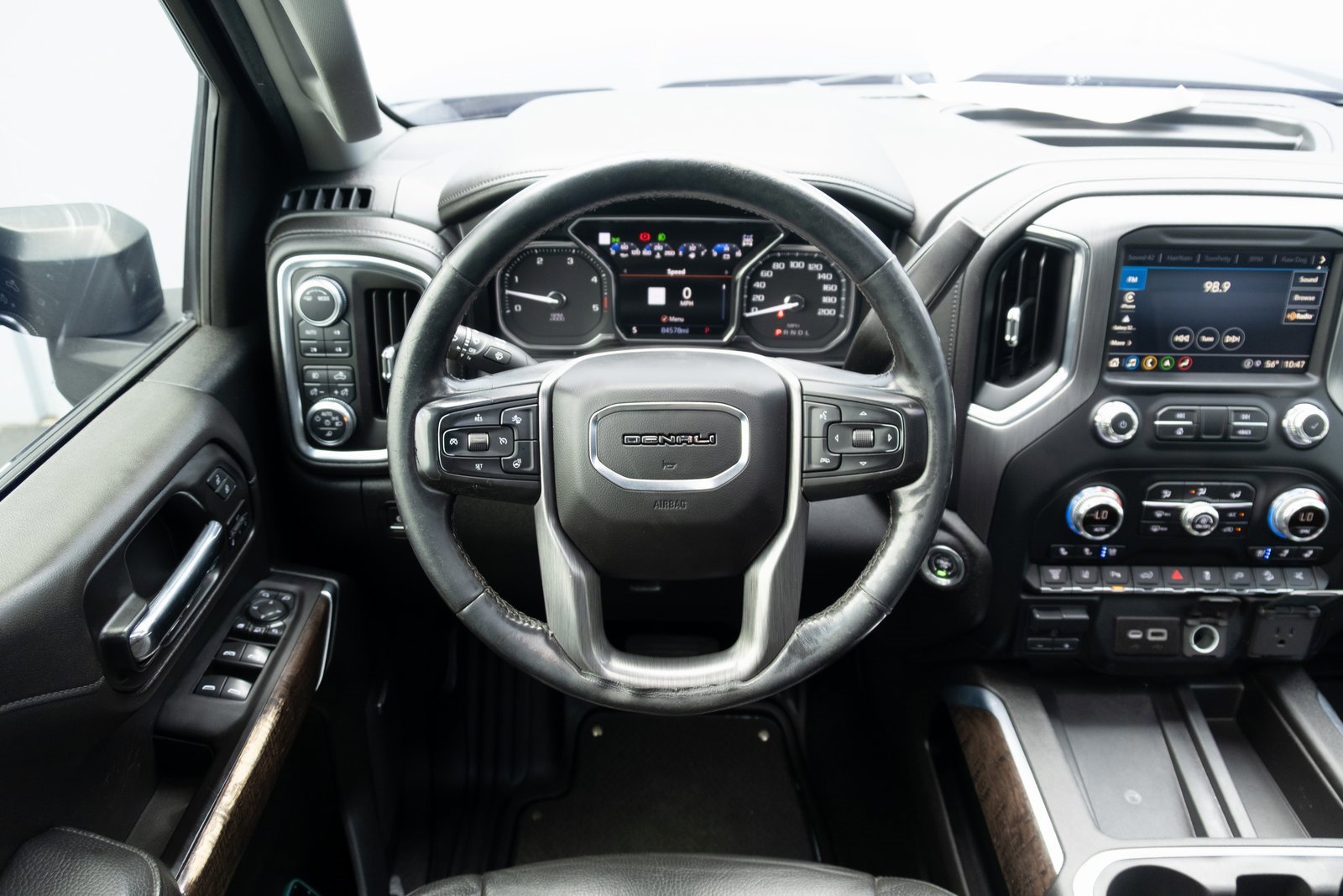 Used 2021 GMC Sierra 3500 Denali w/ Denali Black Diamond Edition image 2