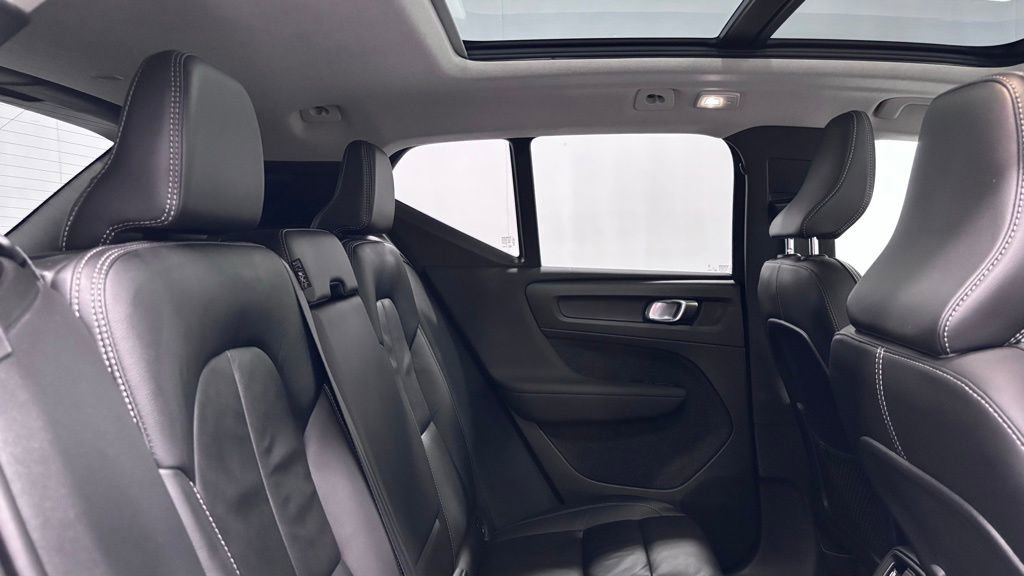 Used 2023 Volvo XC40 B5 Plus w/ Climate Package image 28