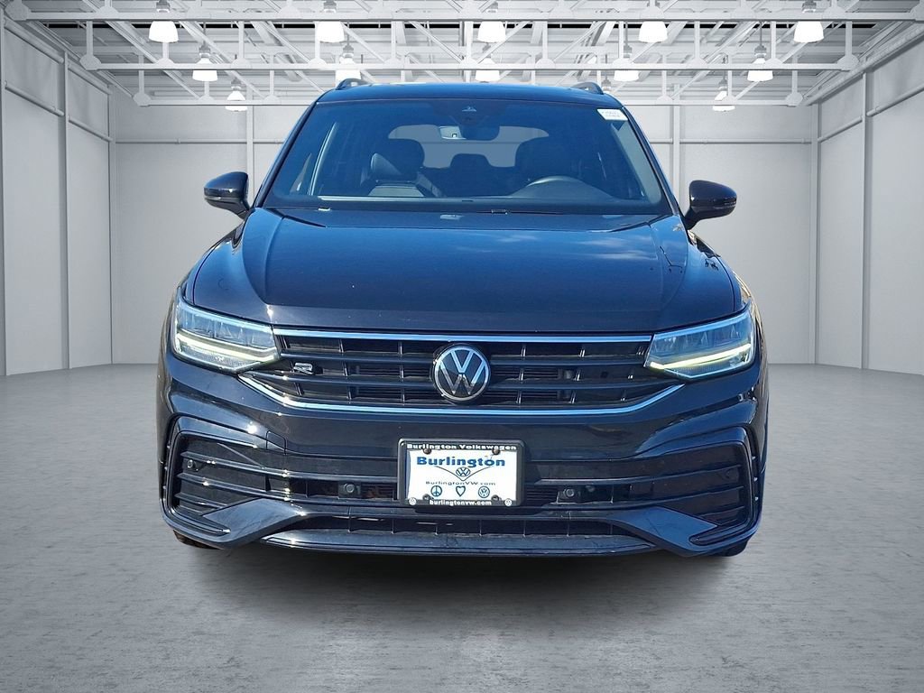 Certified 2023 Volkswagen Tiguan SE R-Line image 2