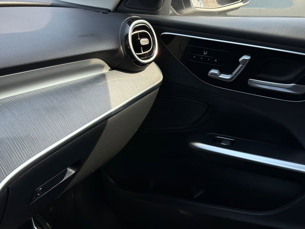 Used 2023 Mercedes-Benz C 300 4MATIC Sedan image 29