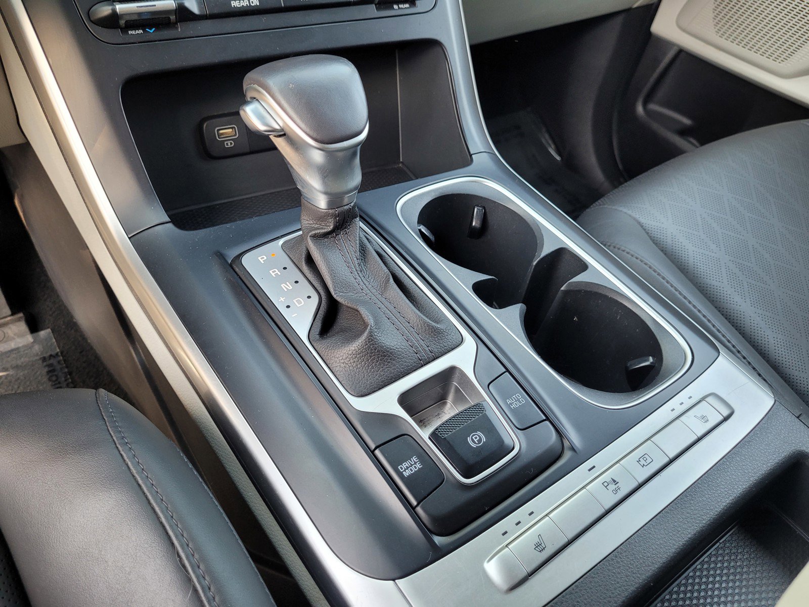 Used 2024 Kia Carnival LX image 20