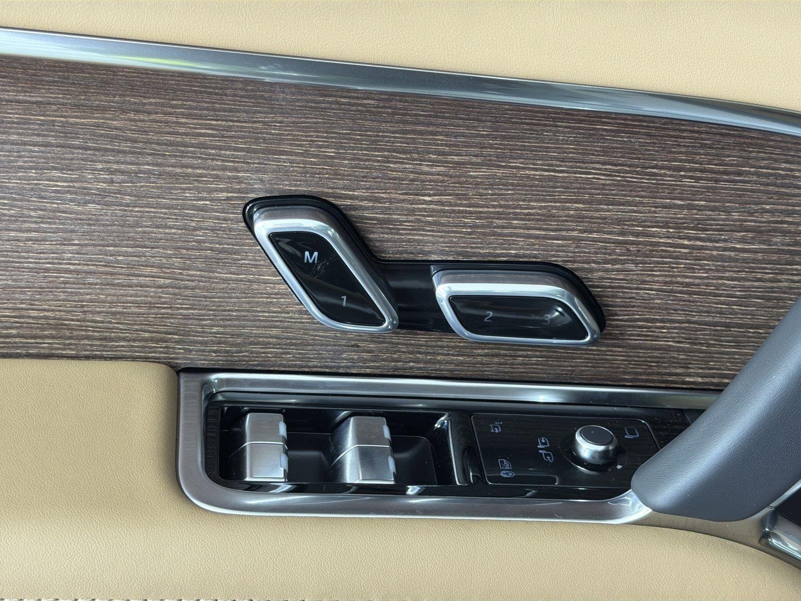 New 2025 Land Rover Range Rover SE image 24