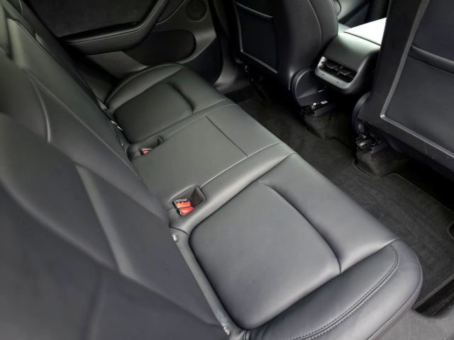 Used 2021 Tesla Model Y Long Range image 30