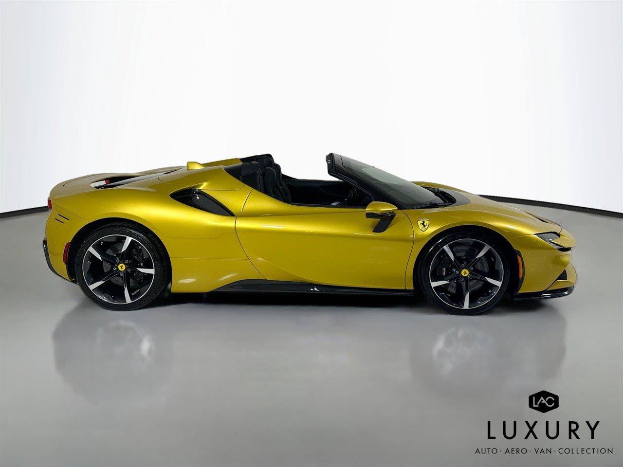 Used 2022 Ferrari SF90 Spider AWD/4WD image 5