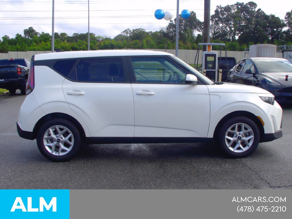 Used 2025 Kia Soul LX w/ LX Technology Package FWD image 5