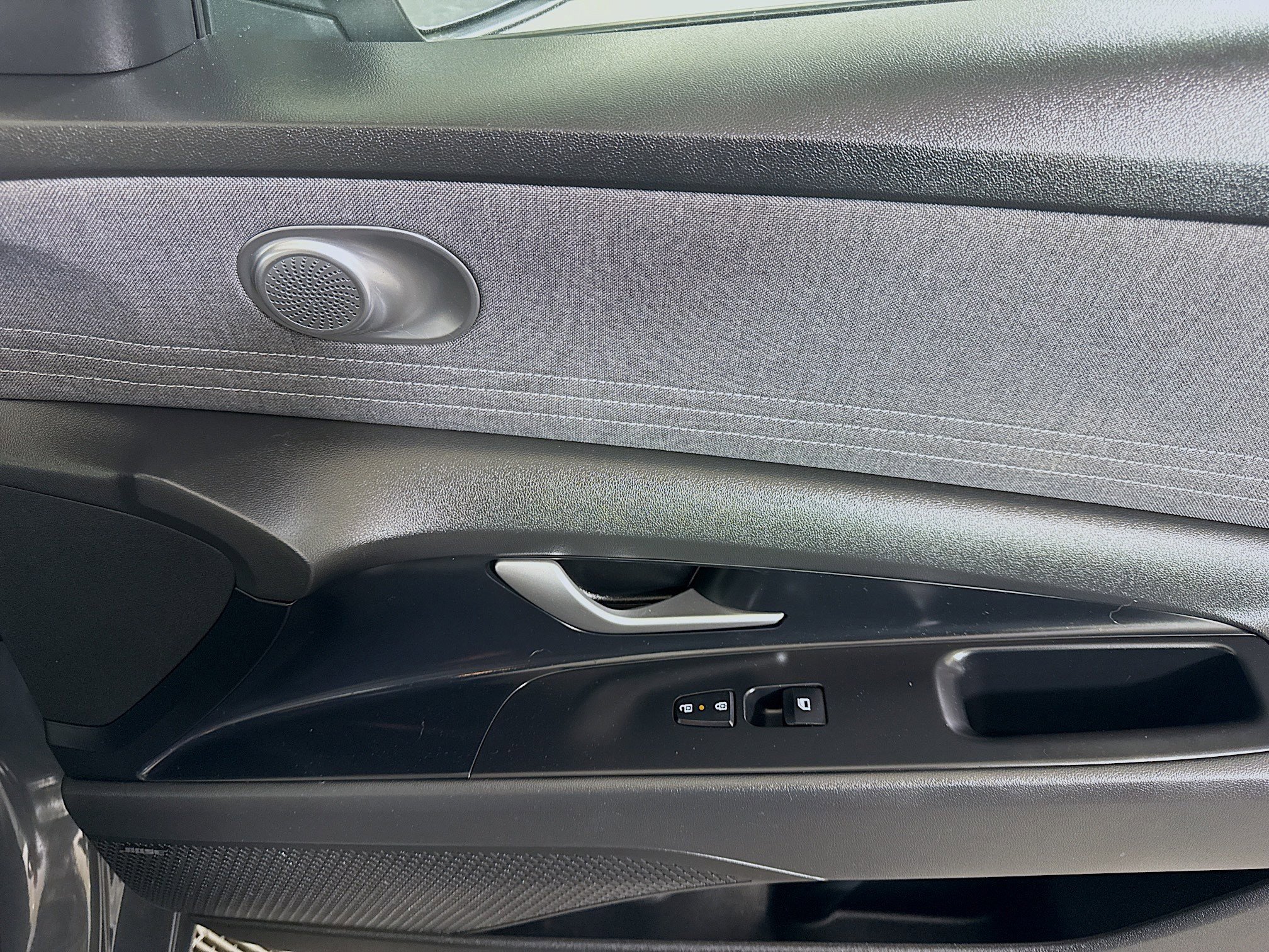 Used 2025 Hyundai Elantra Limited image 31