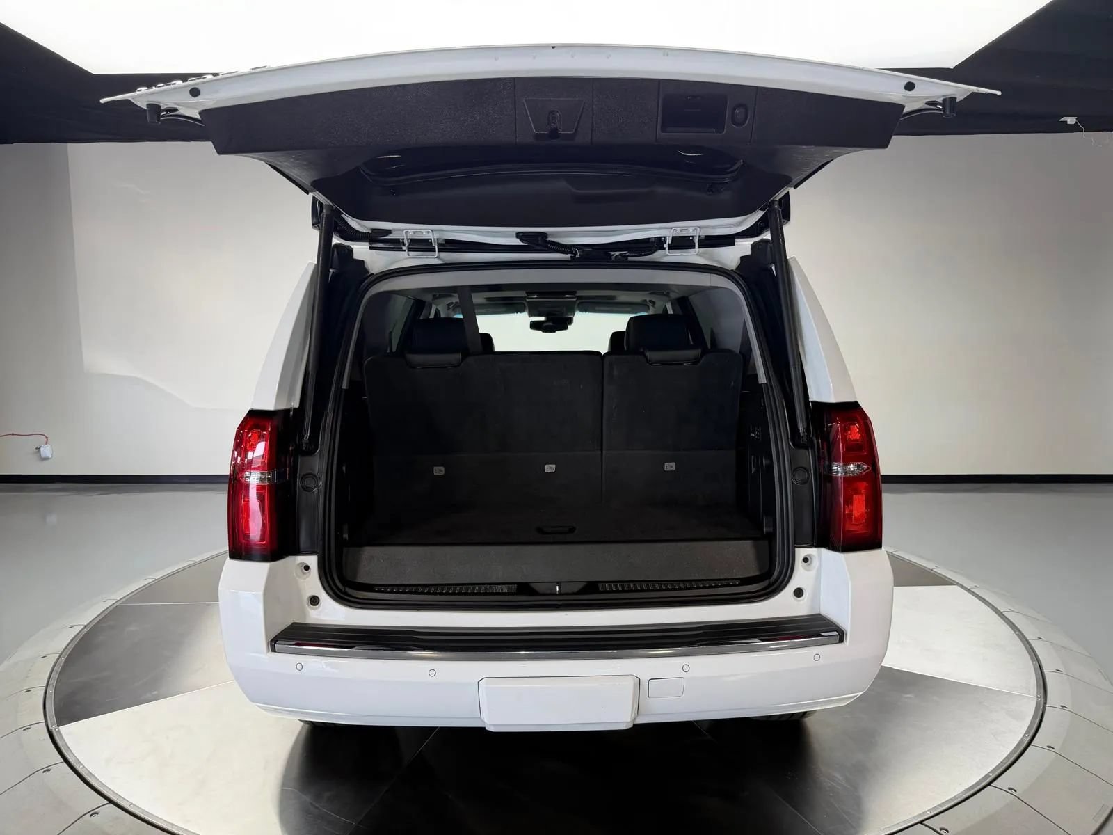 Used 2016 Chevrolet Tahoe LTZ RWD image 11