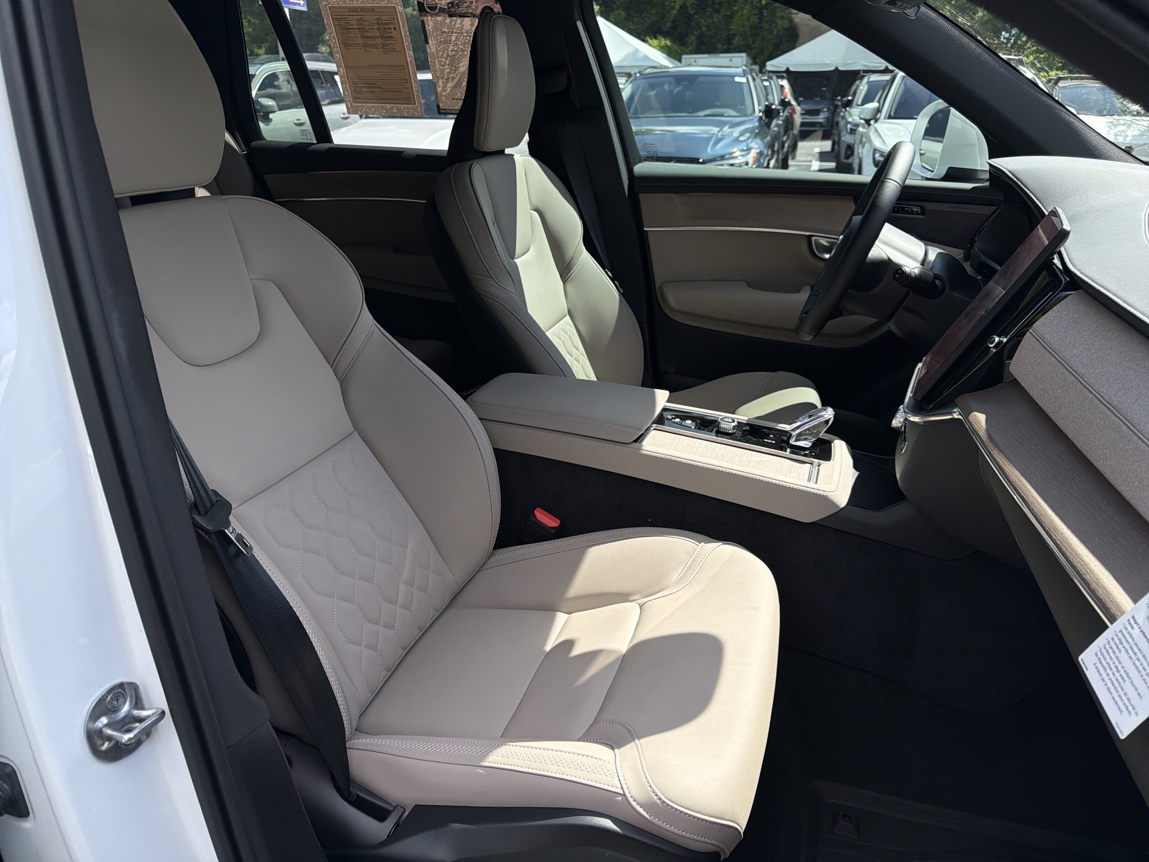 Certified 2026 Volvo XC90 B6 Plus w/ Protection Package Premier AWD/4WD image 30
