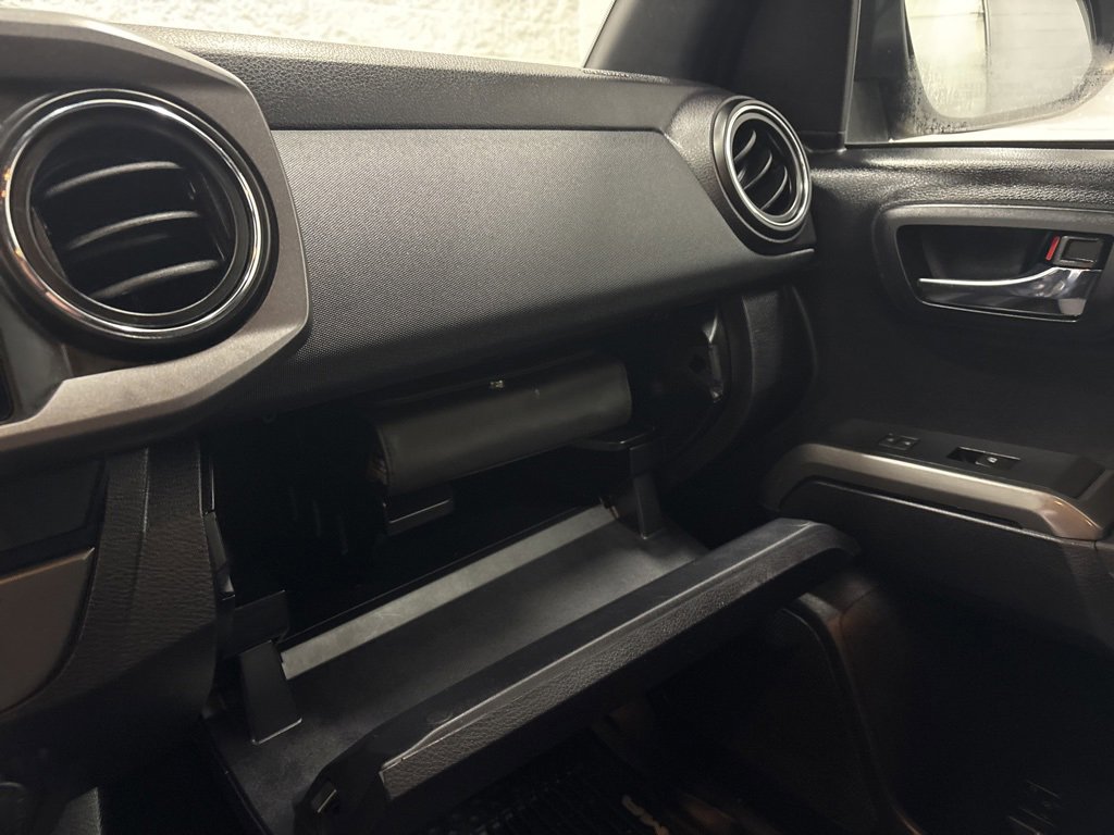 Used 2017 Toyota Tacoma TRD Sport w/ Tow Package image 19