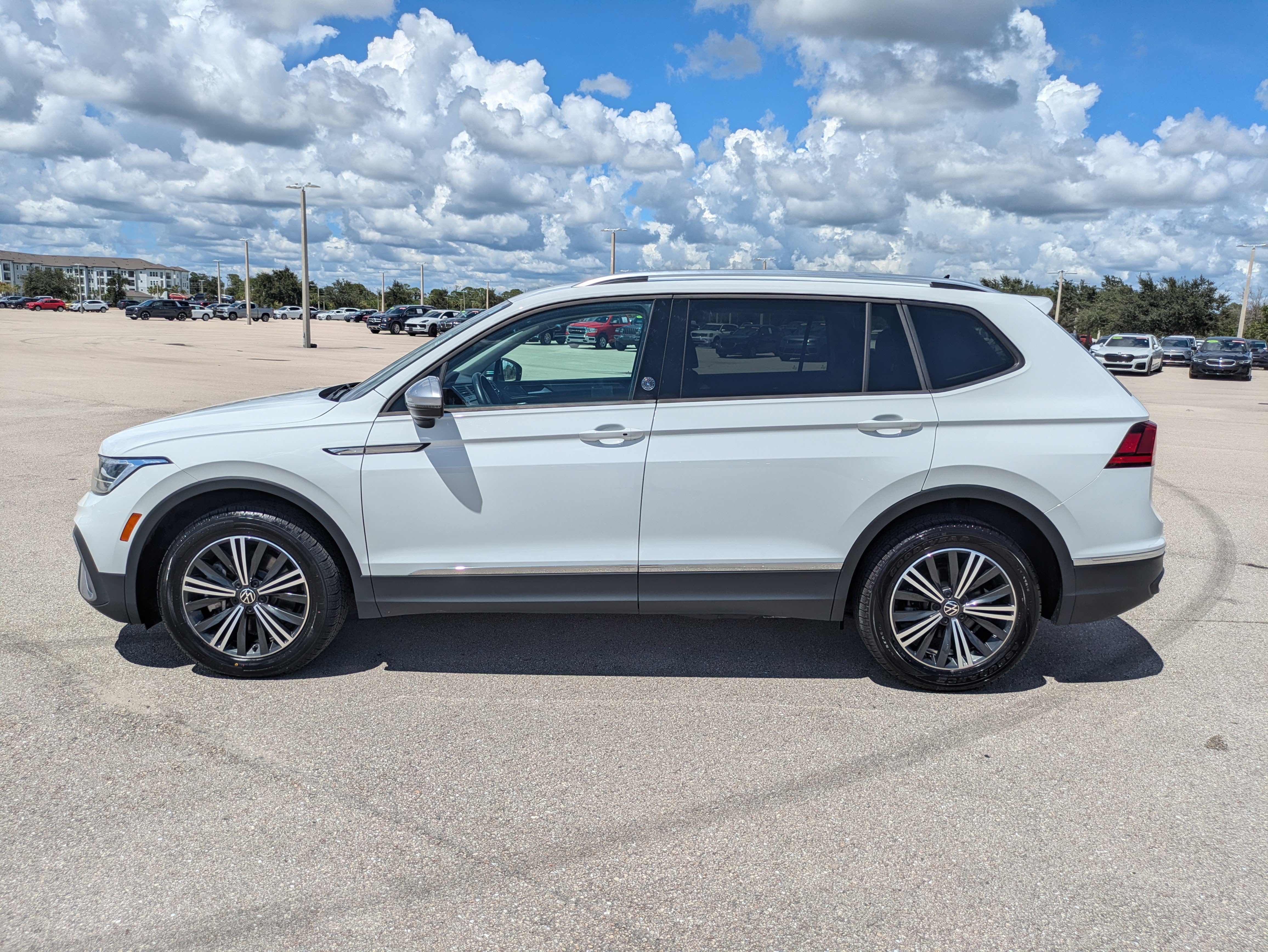 Used 2024 Volkswagen Tiguan Wolfsburg Edition AWD/4WD image 7