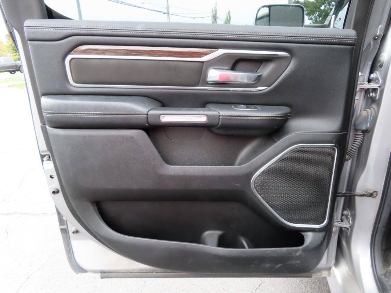 Used 2019 RAM 1500 Laramie AWD/4WD image 29