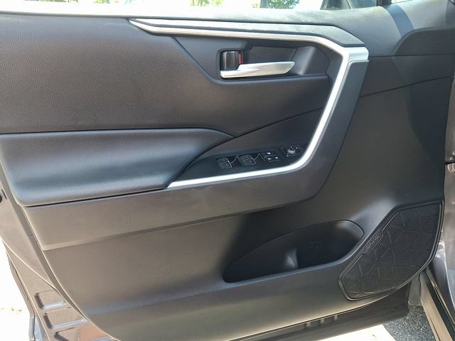 Used 2025 Toyota RAV4 XLE AWD/4WD image 12