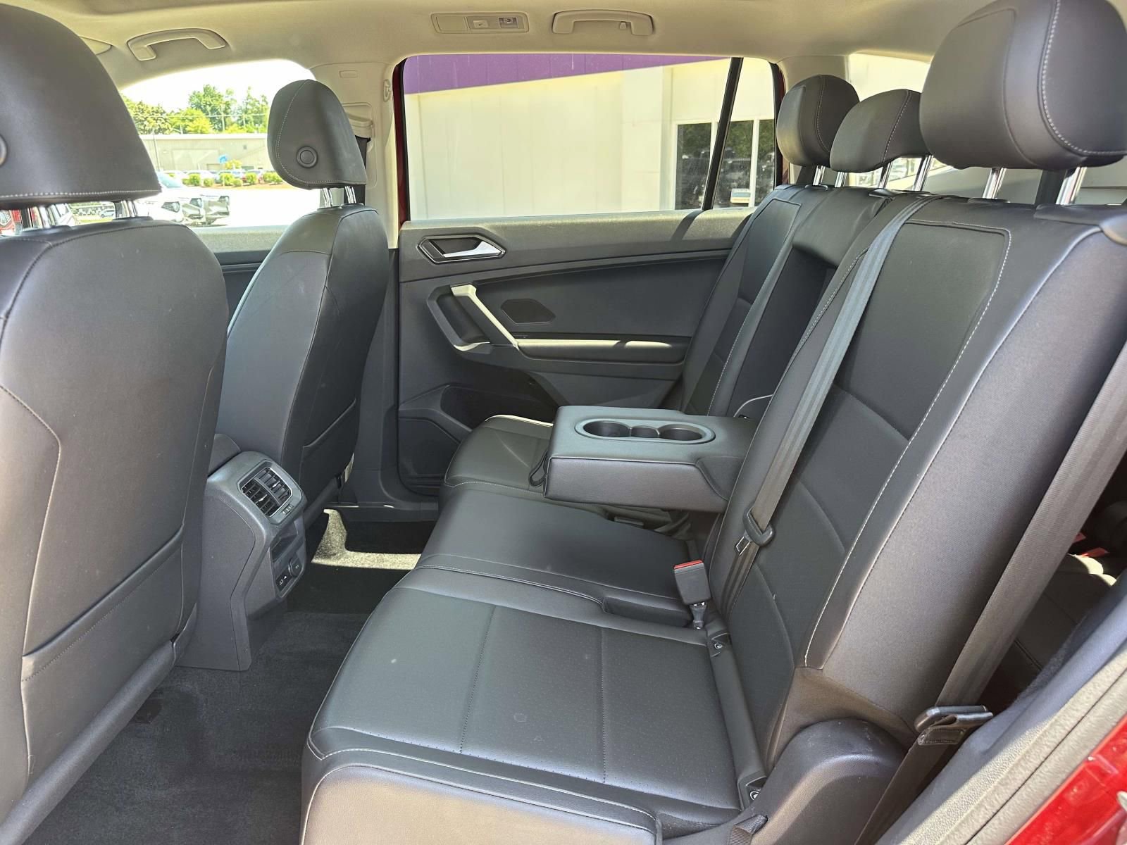 Used 2018 Volkswagen Tiguan SE w/ Panoramic Sunroof Package FWD image 15
