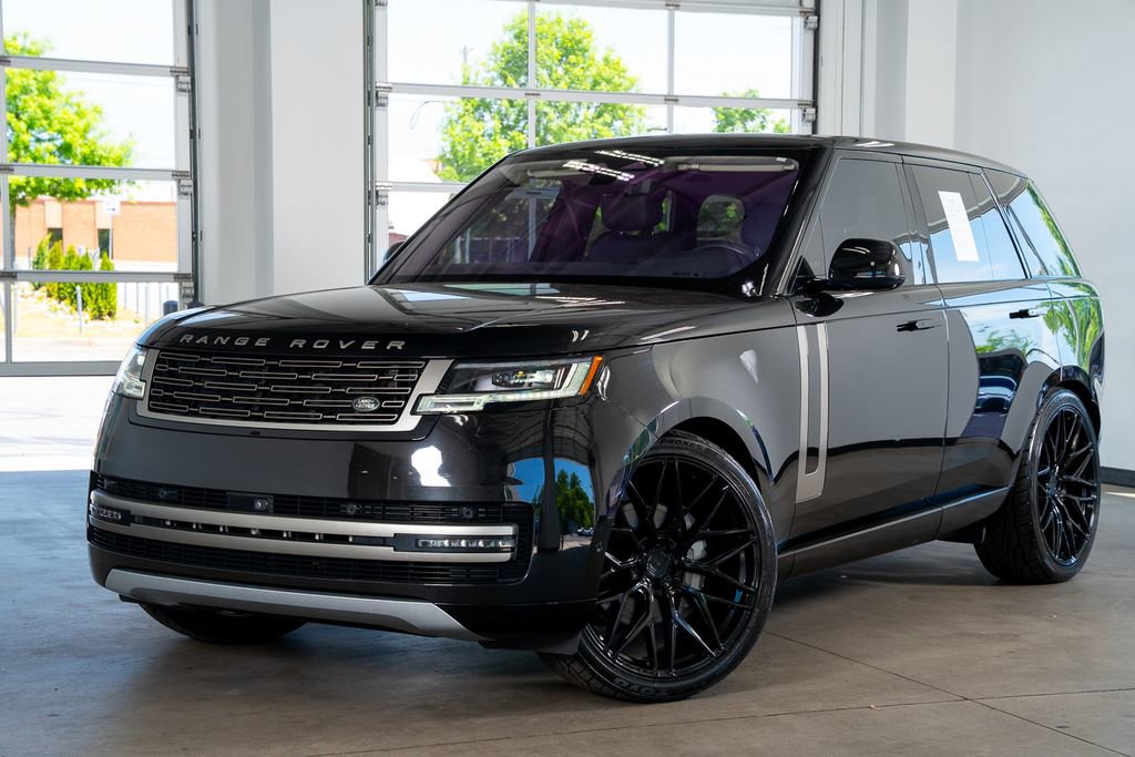 Used 2022 Land Rover Range Rover SE AWD/4WD image 2