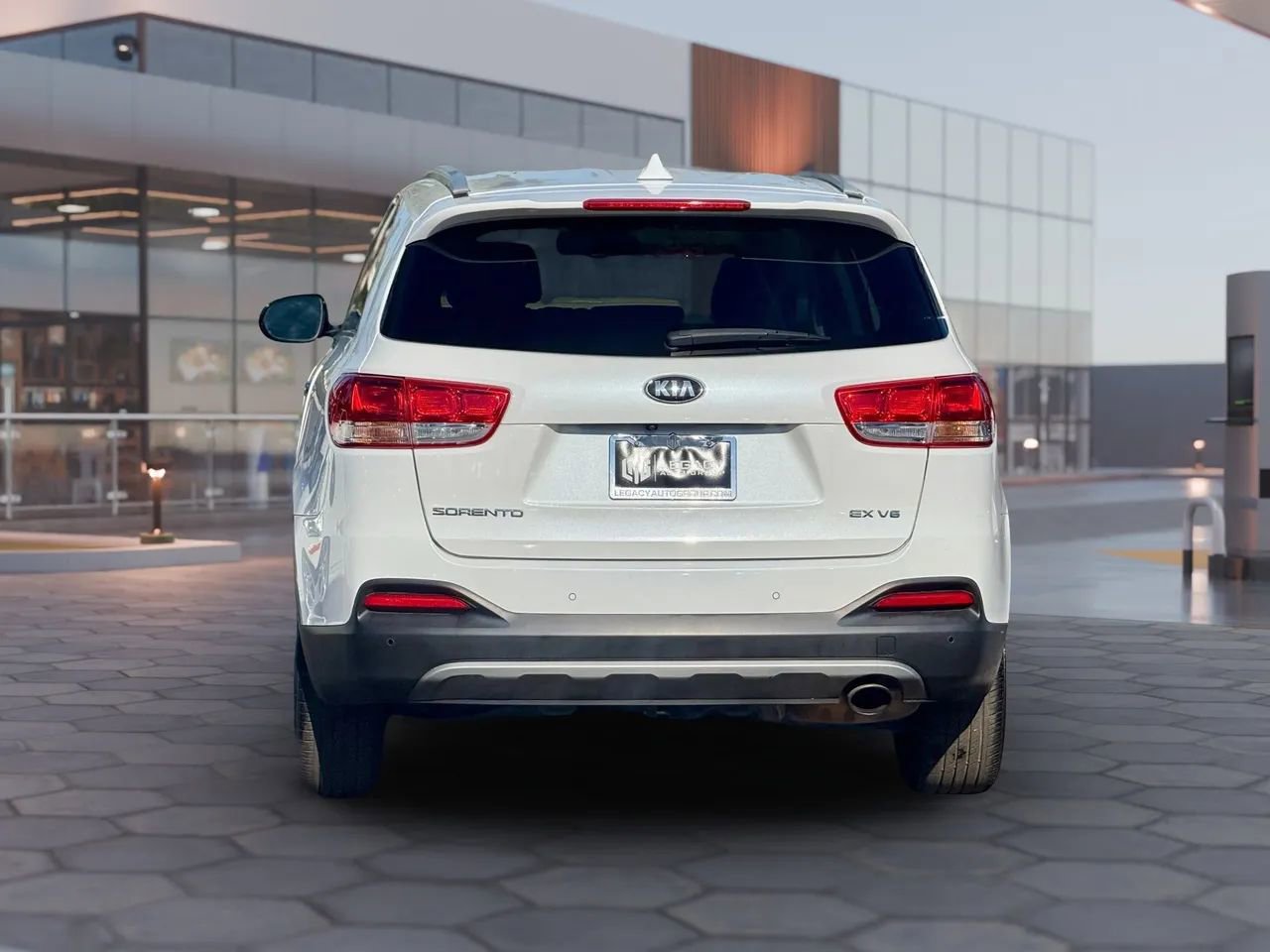 Used 2016 Kia Sorento EX image 2