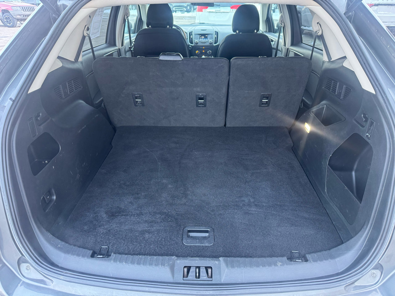 Used 2018 Ford Edge SE image 9